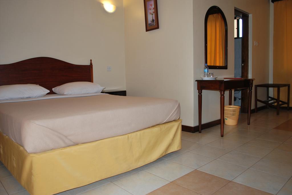 Parkview Inn Моши Стая снимка