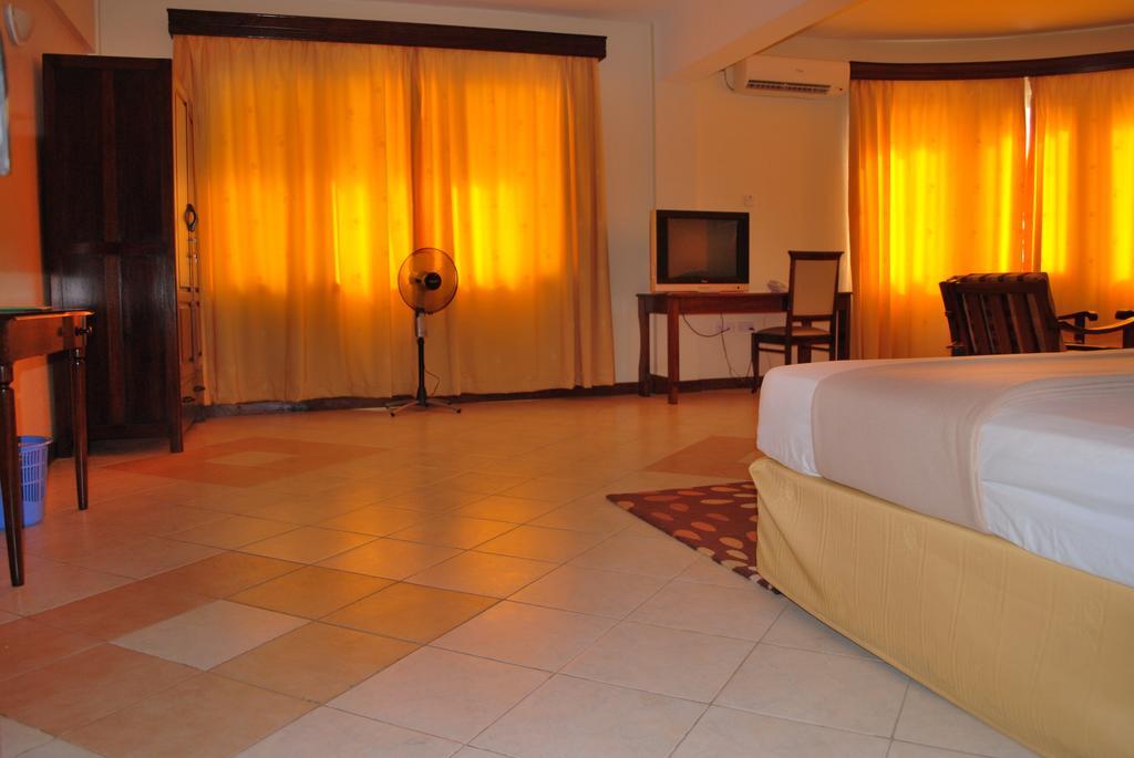 Parkview Inn Моши Стая снимка