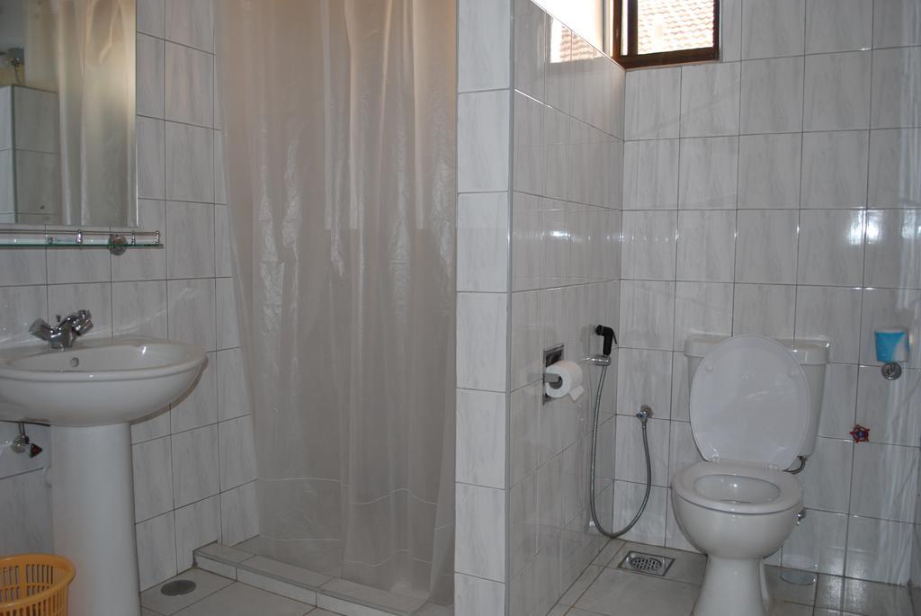 Parkview Inn Моши Стая снимка