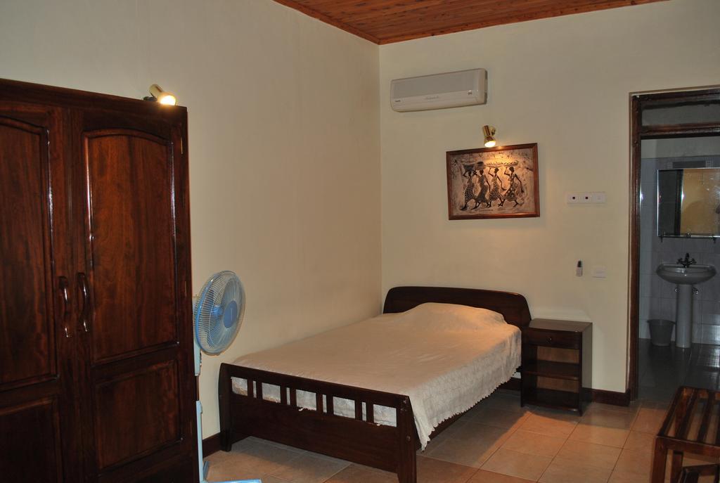 Parkview Inn Моши Стая снимка