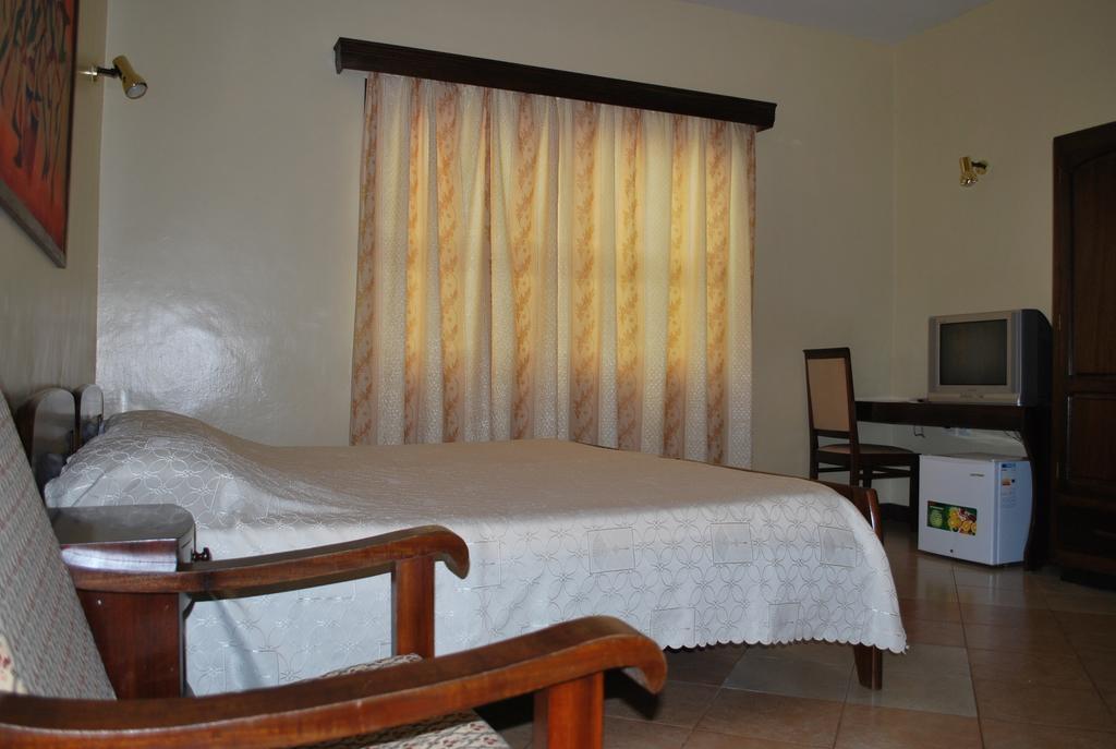 Parkview Inn Моши Стая снимка