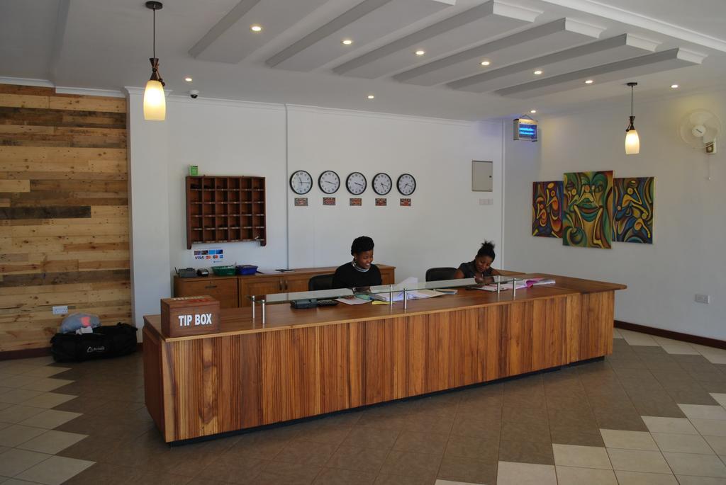 Parkview Inn Моши Екстериор снимка